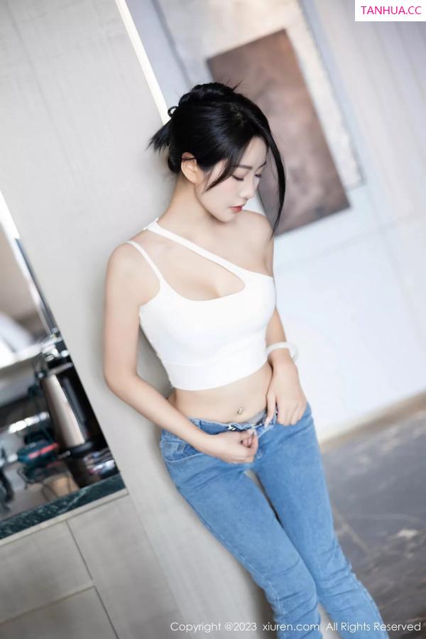   [XiuRen]高清写真图 2023.12.08 No.7781 苏苏阿 时尚牛仔裤第32张图片